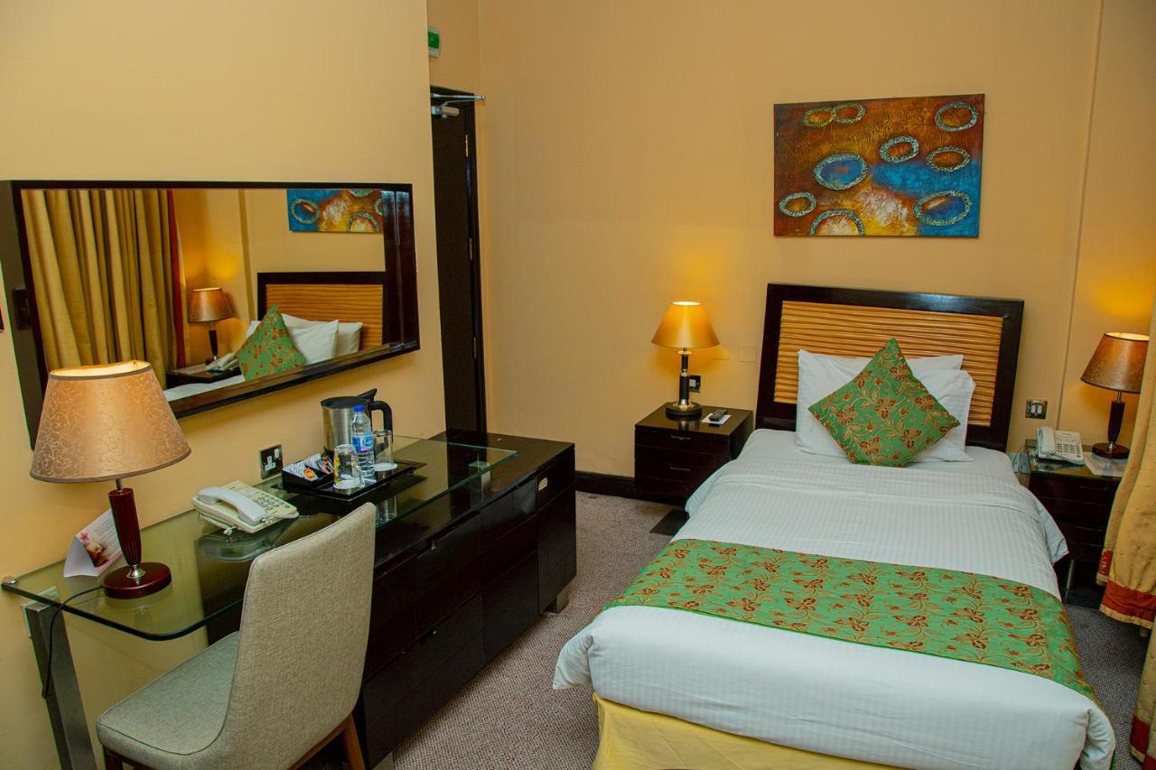 Standard Queen Room
